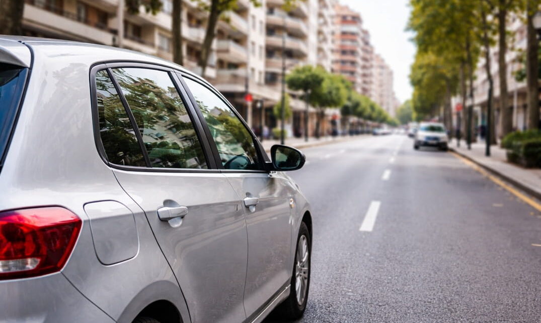 coche estacionado en avenida de Tarragona con problema de apertura