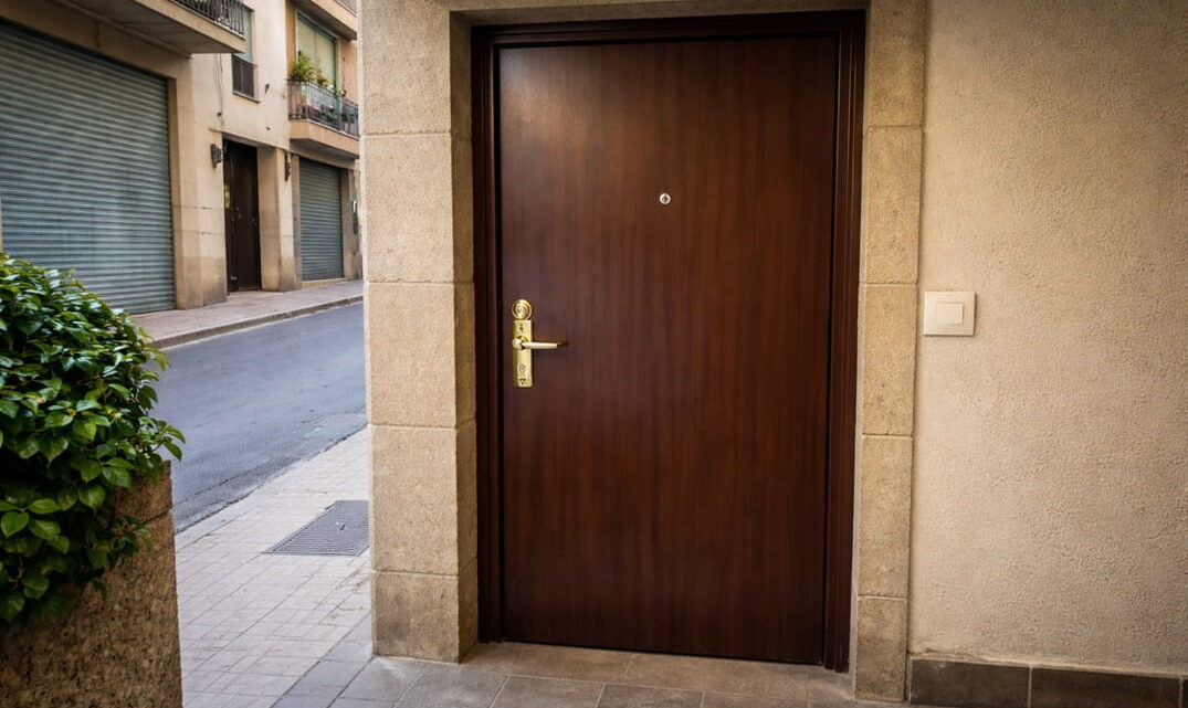 Precio de abrir puerta en Reus en acceso cerrado de vivienda